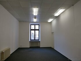 Pronájem kanceláře 36 m2 v centru města - 2