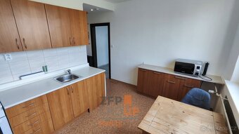 Pronájem bytu 1+1 o rozloze 32 m2 + balkon + Garáž, ulice Za - 2