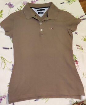 Hnědé dámské tričko Tommy Hilfiger - 2