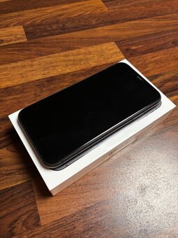 iPhone 11 64gb - černá - 2