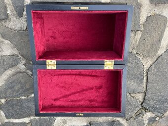 Mala drevena truhla na sperky - 2