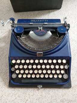 Psací stroj Olivetti s českou klávesnicí - 2