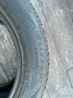4x Pneu BRIDGESTONE BLIZZAK LM005 (205/55 R16) - 2