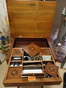 Starožitný šicí stolek - 2