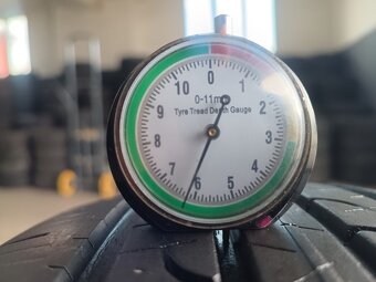 215/60 R17 GOODYEAR (4618) - 2