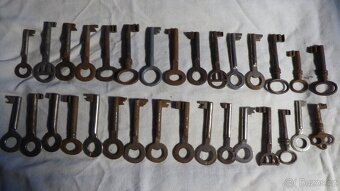 Klíče staré - různé - 2