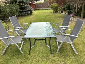 Kvalitní kovovoskleněný stůl na zahradu - 2