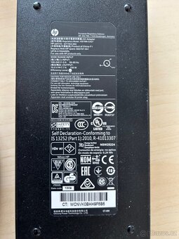 Zdroj / nabíječka / adaptér k notebooku HP - 2