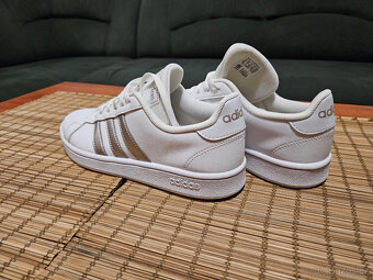 Adidas Grand Court Base EE7874 velikost 40 2/3 - 2