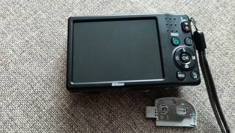 Zdarma funkční Fotoaparat Nikon Coolpix ulomená dvířka - 2