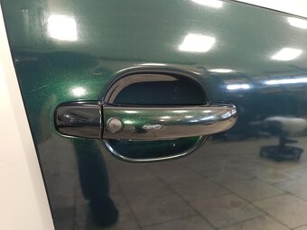Pravé přední dveře tmavě zelená LD6W VW Touareg 7L r.v. 2006 - 2