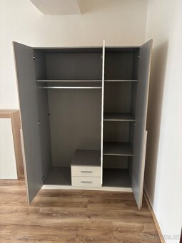 Prodám bílou skřín - 2