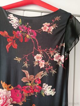 Krásné šaty Axello- vel 38 - 2