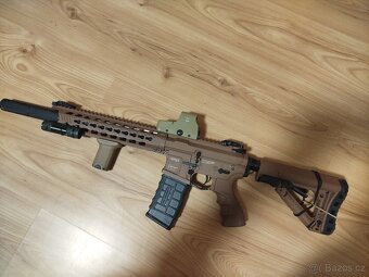 Airsoft zbraň gc16 predator - 2