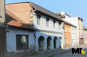 Prodej řadového RD s provozovnou ve městě Libochovice - 2