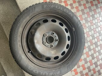 Prodám zimní pneumatiky na discích 205/55/16. - 2