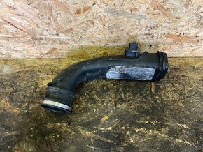 HADICE PŘÍVODU VZDUCHU BMW F11/F10 3.0D 371 7810770 - 2