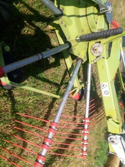Nahrabovač, shrnovač sena a píce CLAAS LINER 1550TWIN - 2