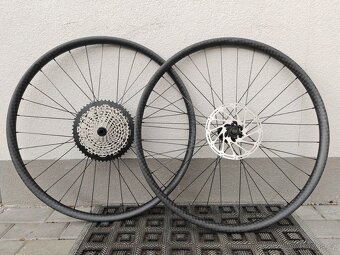 Zapletená kola MTB 29" Carbon 12K Boost kompletní - NOVÁ - 2