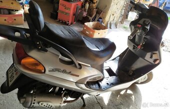 Lifan 125 skutr prodám zbytek ND-světla, kola aj. Plasty NE - 2