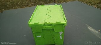 Plastové průmyslové bedny stohovatelné. - 2