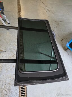 MERCEDES V 447, ROK 2018, PRAVÉ BOČNÍ SKLO ORIG - 2