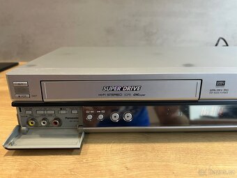 Panasonic NV‑VP30 — kombo DVD/VHS - 2