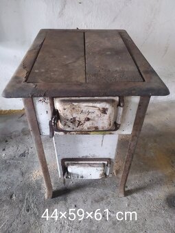 Kamna na dřevo nebo uhlí. - 2