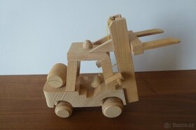 Dřevěné auto se zdvihací plošinou - 2