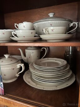 Servírovací porcelanové sady. Talíře, skleničky, mísy - 2