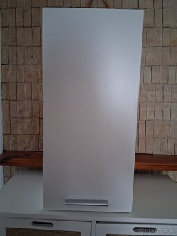 Závěsná skříňka - 2