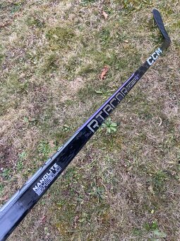 Hůl CCM Trigger 9 Pro 85flex levá NOVÁ - 2