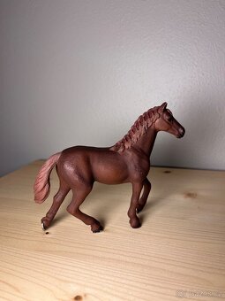 Schleich 13855 Anglická plnokrevná klisna - 2