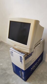 CRT monitory 15/17" - 2