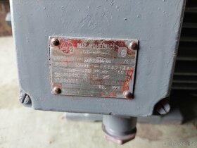 Prodám třifázový motor 2,2kW 945ot. - 2