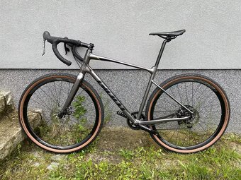 Giant Revolt custom build - 2