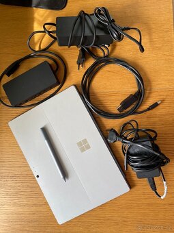 Laptop / Tablet Microsoft Surface s bohatým příslušenstvím - 2