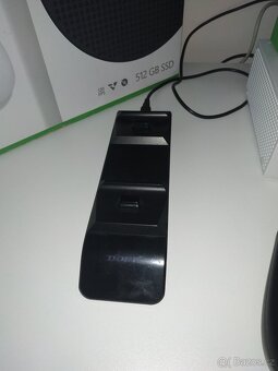 Xbox series S+2 ovladače+ nabíjecí stanice - 2