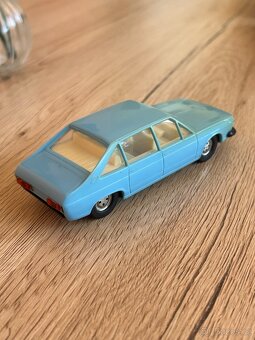 KDN Tatra 613 1:43 modrá - 2