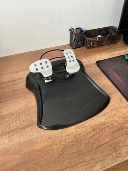 Prodám Volant a pedály k Pc - 2