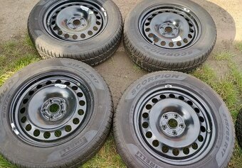 Tiguan Q3 KodiakMálo jetá, super stav.Zimní sada 215 65 17 - - 2