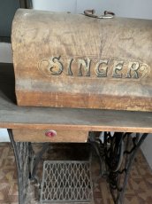 Starožitný šicí stroj Singer - 2