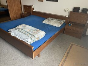 Ložnice, postele, noční stolky - 2