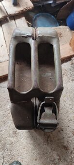 Plechový kanystr 20L z roku 1961 - 2