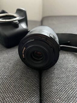 Canon EOS 2000D - 2
