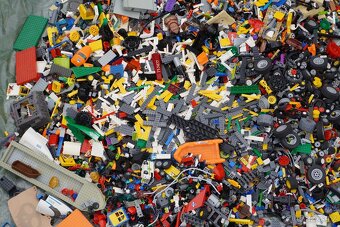 Lego 24,7 kg + návody - 2