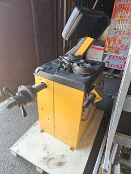 Vyvažovačka pneu Borten - 2
