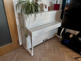 pianino PETROF - 2