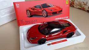 Ferrari 488 GTB červená/černá 1:18 Bburago Signature - 2