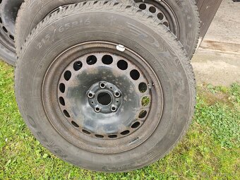 Zimní pneu 215/65 R 16 - 2